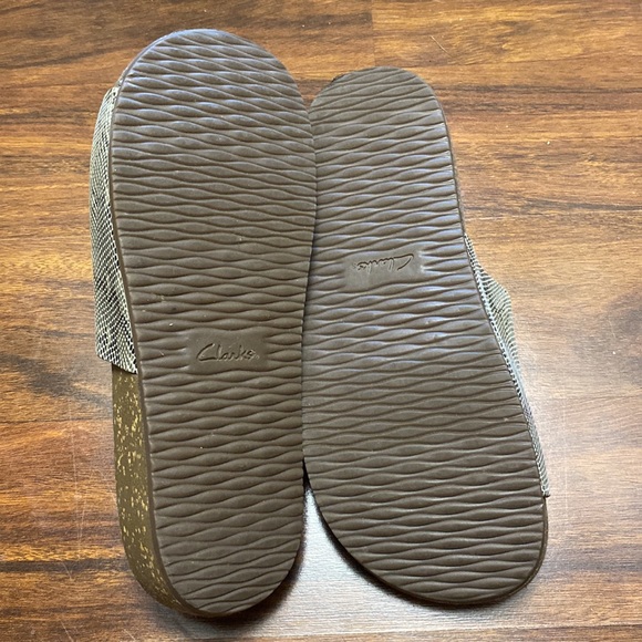 Clark's woman's US size 6 sandals, slides. Snakeskin print - Picture 8 of 8